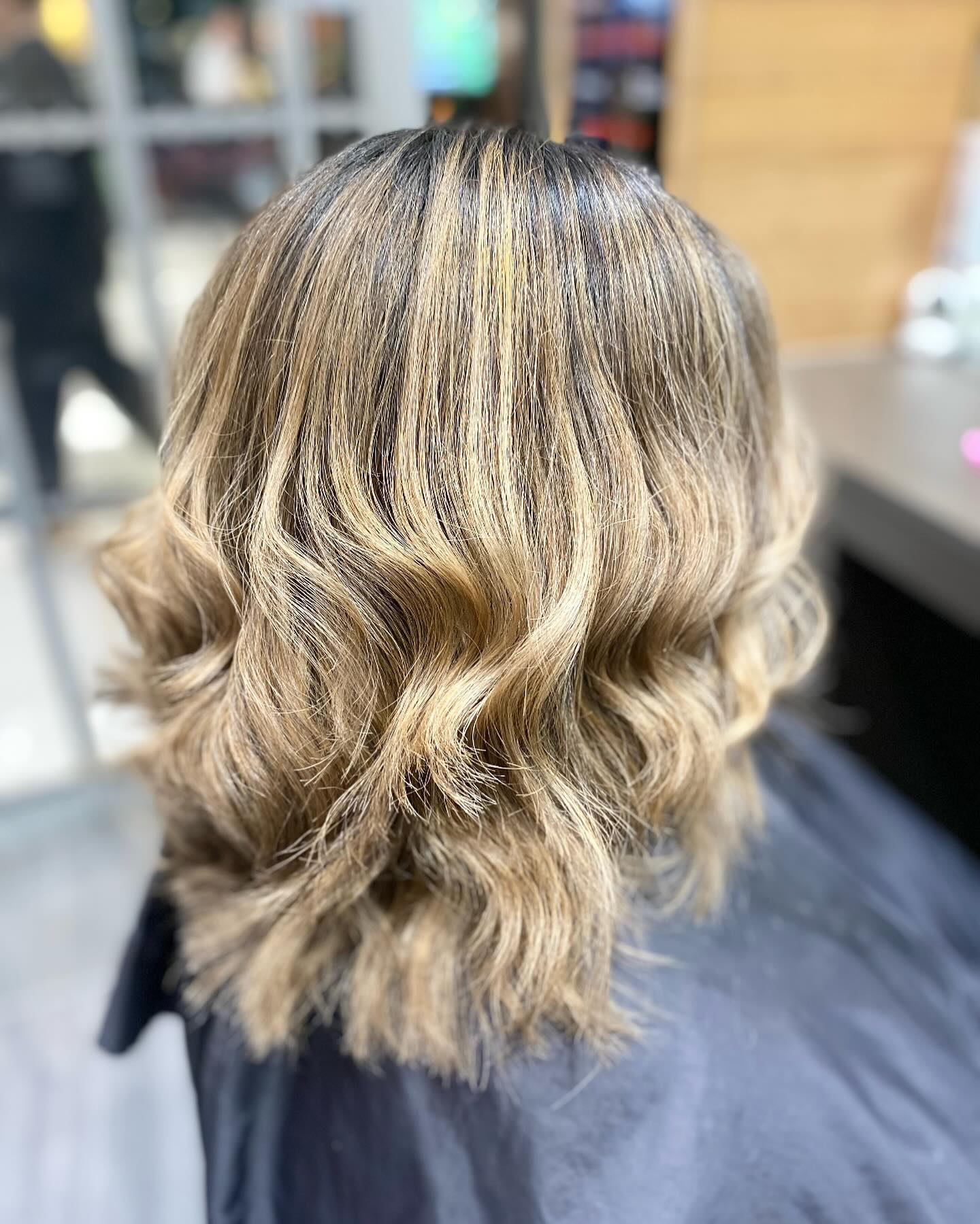 Textured short blonde cut with waves