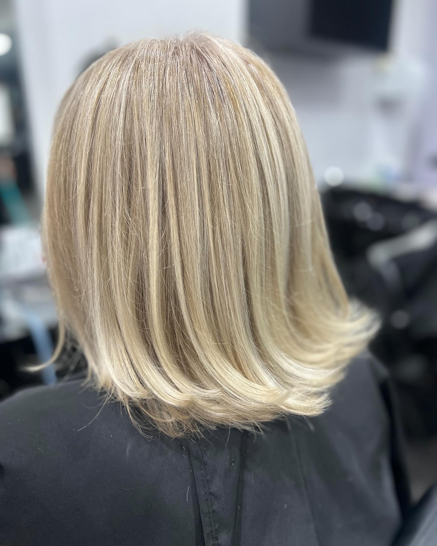 Sleek blonde blunt lob